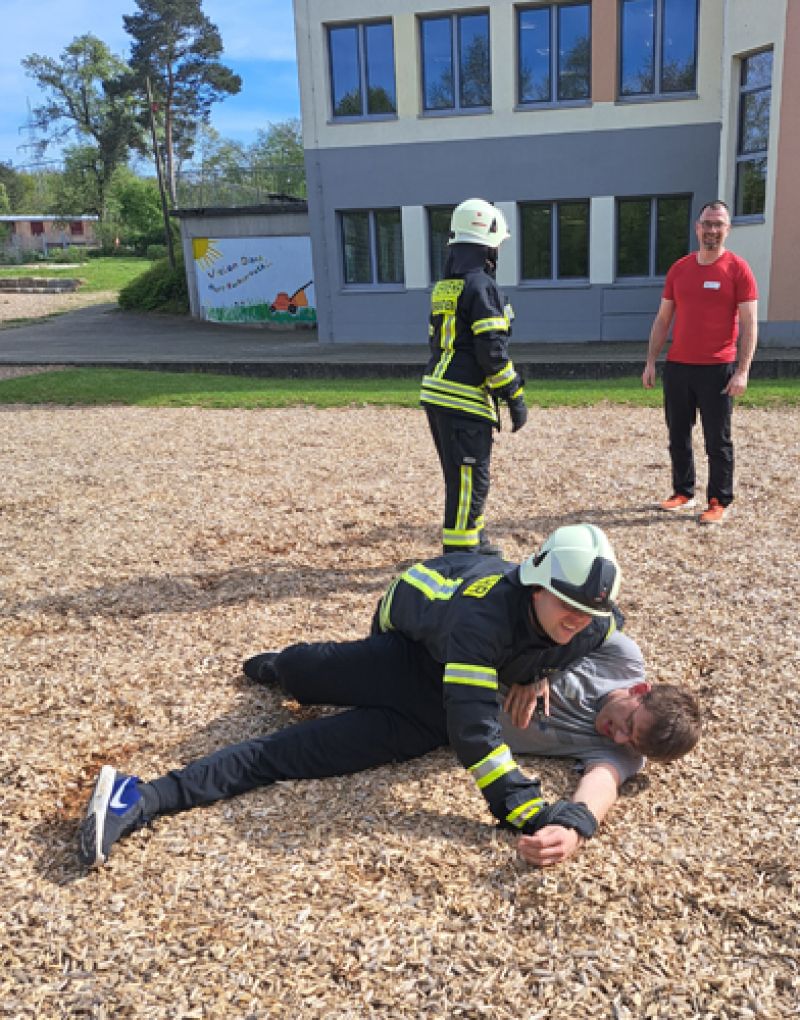 Selbstverteidigung im Einsatzfall - Feuerwehr Niederbrechen trainiert beim Judo-Club Limburg